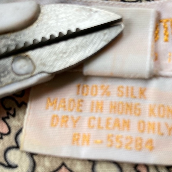 𝅺brooks Brothers VTG silk blouse . SZ 12 . As is - Picture 9 of 10